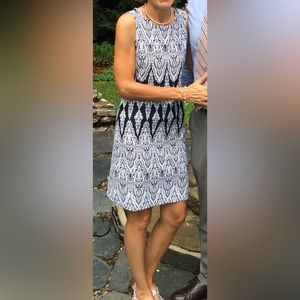 Cute sheath dress. No wrinkles, flattering pattern, very comfortable. Size PP